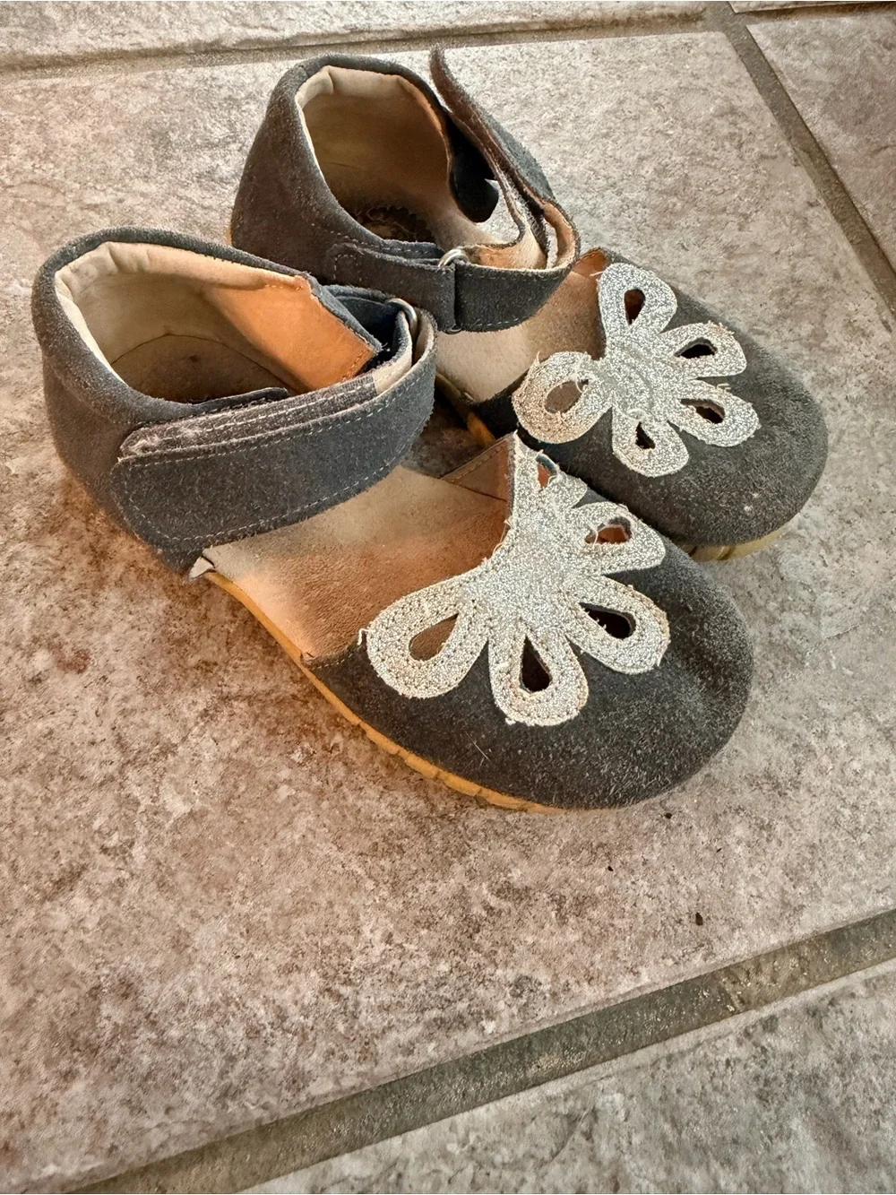 Livie & Luca Gray Girls Mary Janes with Silver Flower